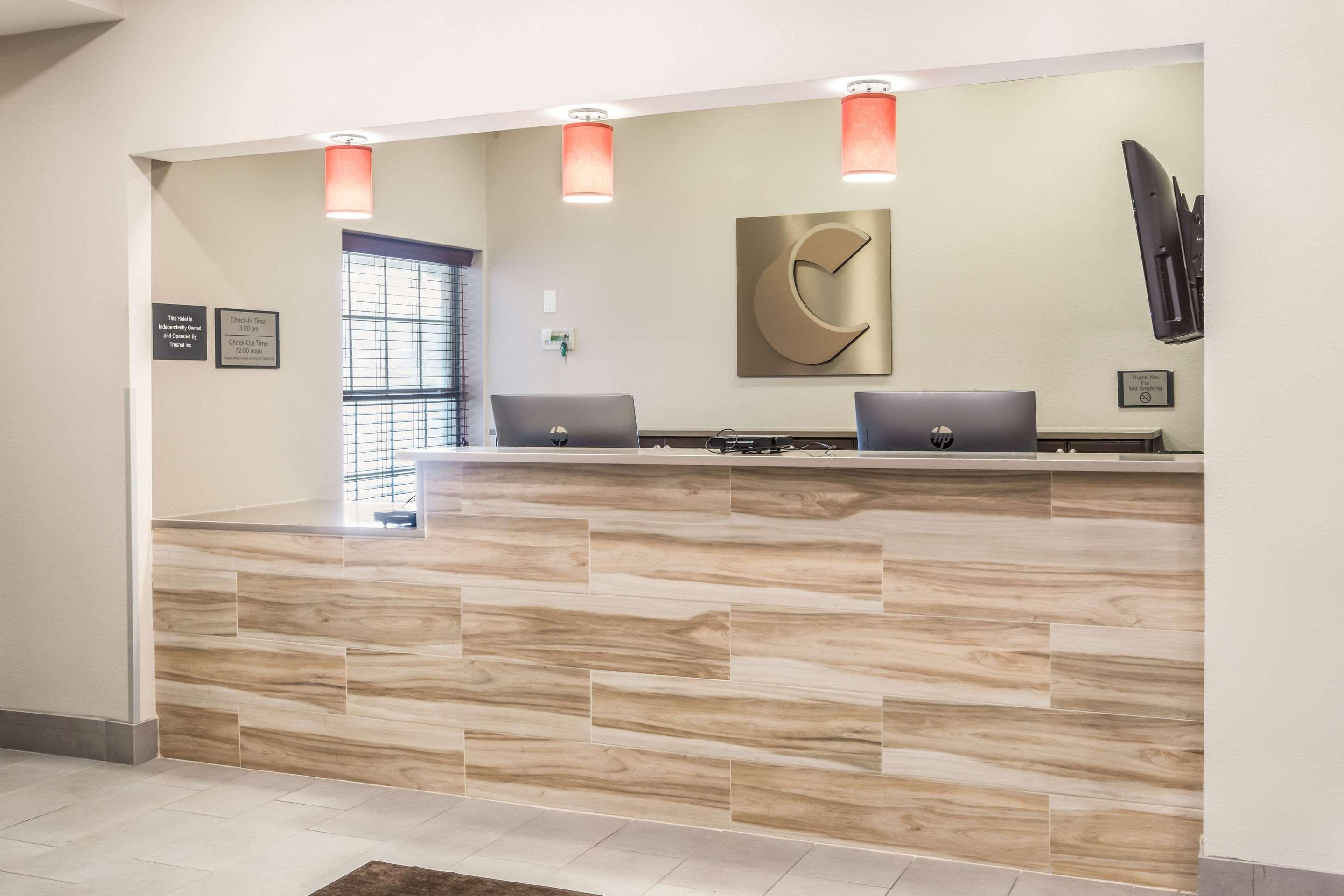 Hotel Comfort & - Atlanta Southwest 3*