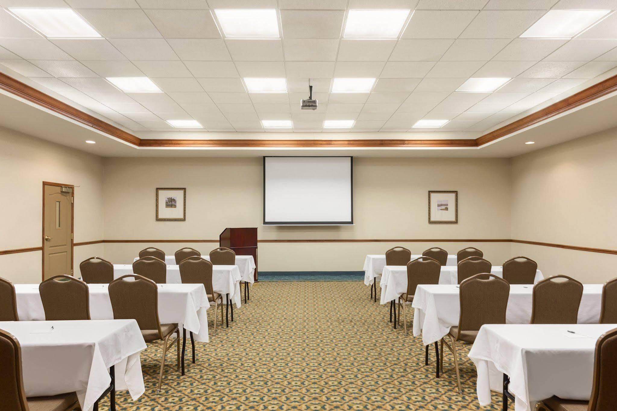 Comfort & - Atlanta Southwest Hotel 3*